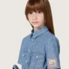 Rochie-cămașă cu mâneci scurte pentru fete „Journey”, din bumbac chambray albastru deschis, cu aplică brodată
