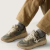 Running Sole din piele de căprioară gri cu stea albă și bandă albă la călcâi