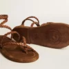 Sandale plate Penelope pentru femei din piele de culoarea tutunului, cu talpă din piele de căprioară