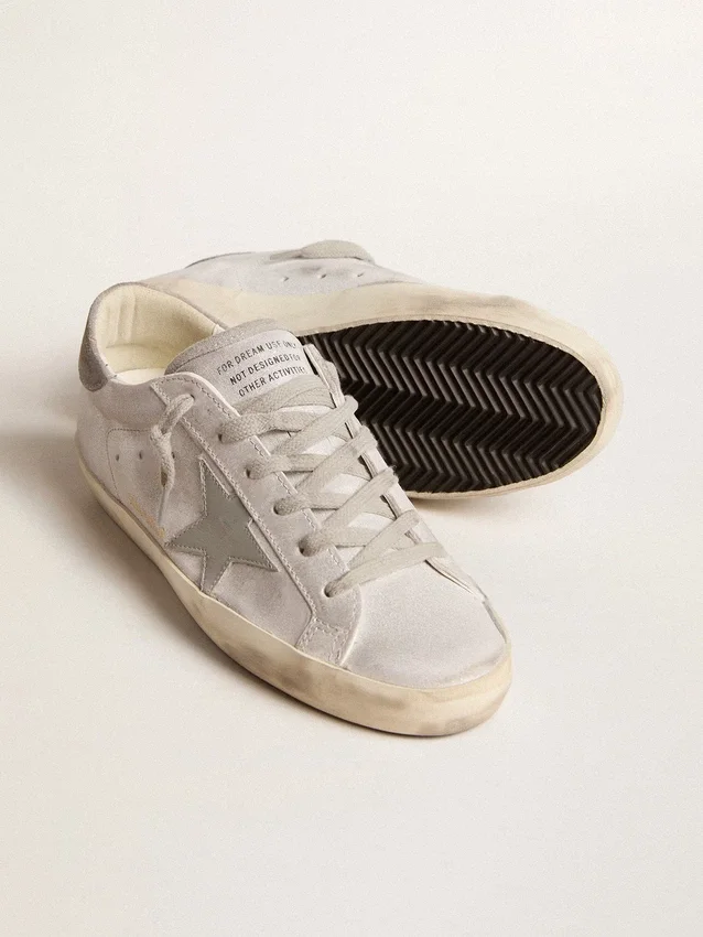 Sneakersi Super-Star din piele cu efect de sclipici gri-alb, cu stea din piele