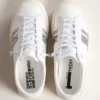 Sneakersi sustenabili Yatay Model 1B cu parte superioară albă pe bază biologică și sclipici argintiu reciclat Y