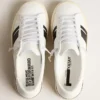 Sneakersi sustenabili Yatay Model 1B cu parte superioară albă pe bază biologică și Y negru