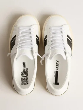 Sneakersi sustenabili Yatay Model 1B cu parte superioară albă pe bază biologică și Y negru