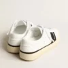 Sneakersi sustenabili Yatay Model 1B cu parte superioară albă pe bază biologică și Y negru