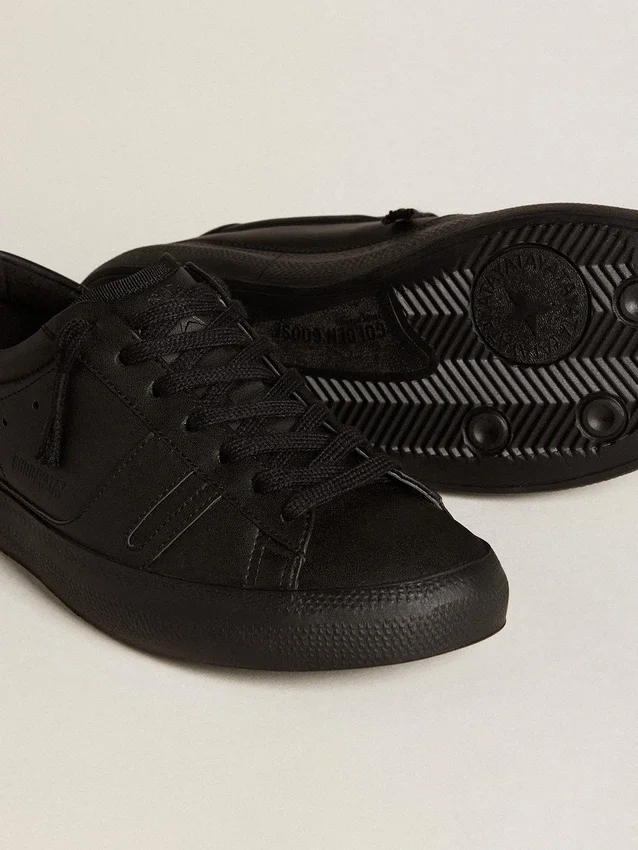 Sneakersi sustenabili Yatay Model 1B cu parte superioară pe bază biologică și litera Y neagră