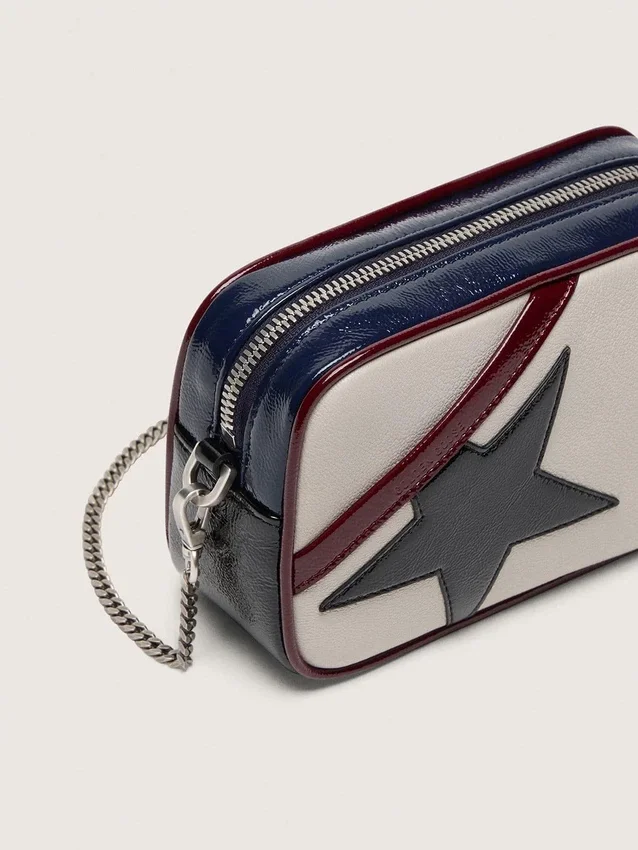 Star Bag mini din piele alb-unt, cu stea neagră și detalii în nuanțe de burgund și albastru închis