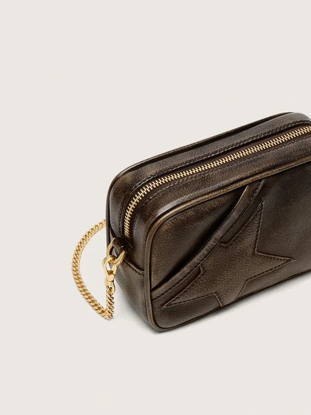 Star Bag mini din piele maro închis cu aspect uzat, cu stea ton pe ton