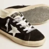 Super-Star LTD pentru femei din piele de căprioară neagră, cu stea imprimată albă și bandă argintie cu sclipici pe călcâi