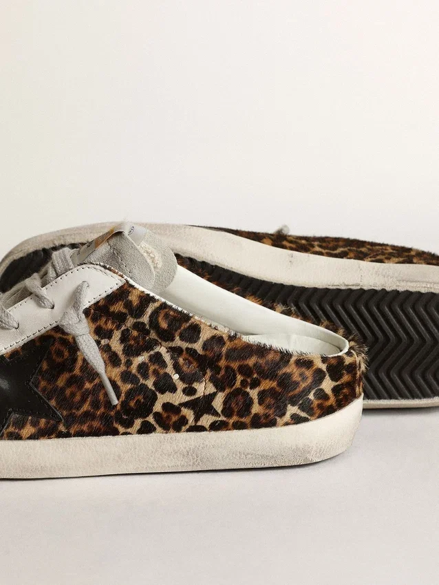 Super-Star Sabot pentru femei din piele de ponei cu imprimeu leopard și stea neagră