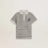 Tricou polo alb din bumbac pentru băieți, cu dungi albastru închis și broderie