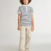 Tricou polo alb din bumbac pentru băieți, cu dungi albastru închis și broderie