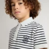 Tricou polo alb din bumbac pentru băieți, cu dungi albastru închis și broderie
